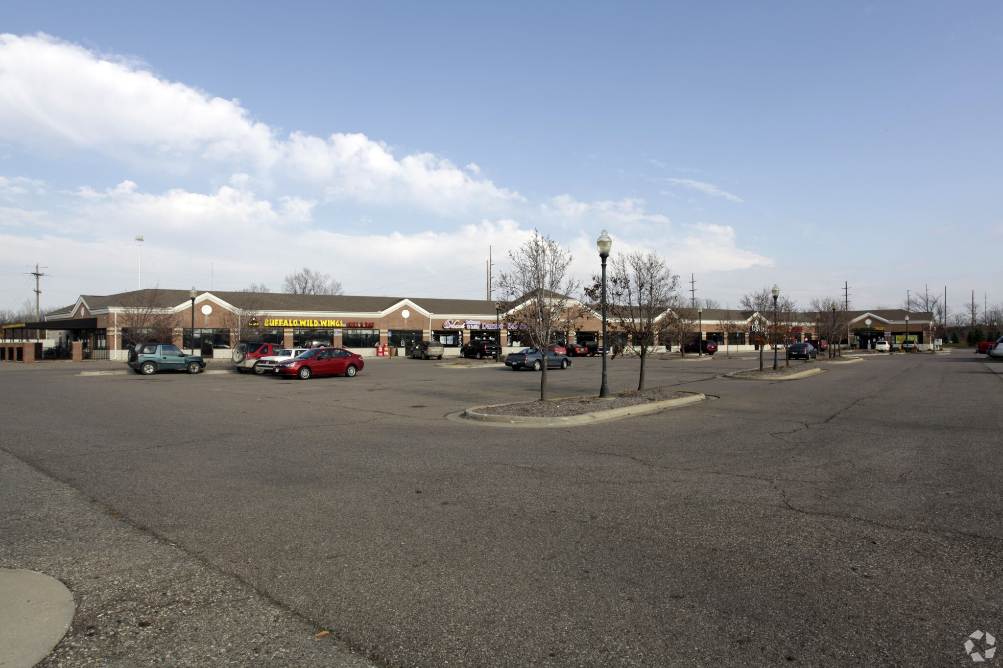 3110-3190 W Silver Lake Rd, Fenton, MI for lease Primary Photo- Image 1 of 7