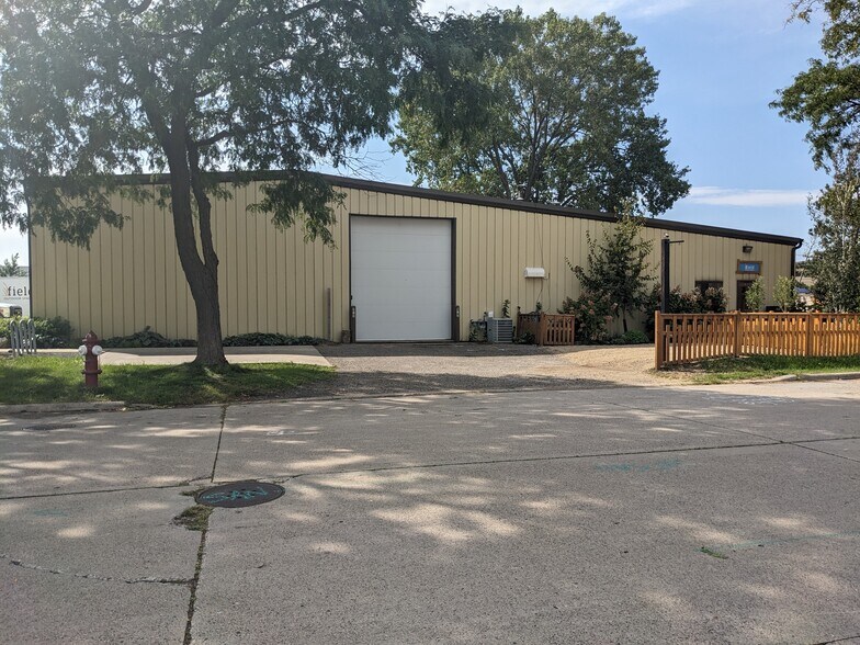 412 NE Harding St, Minneapolis, MN à louer - Photo du bâtiment - Image 2 de 2