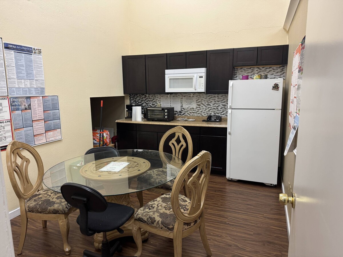 2950 E Flamingo Rd, Las Vegas, NV 89121 - Unit J -  - Interior Photo - Image 1 of 8
