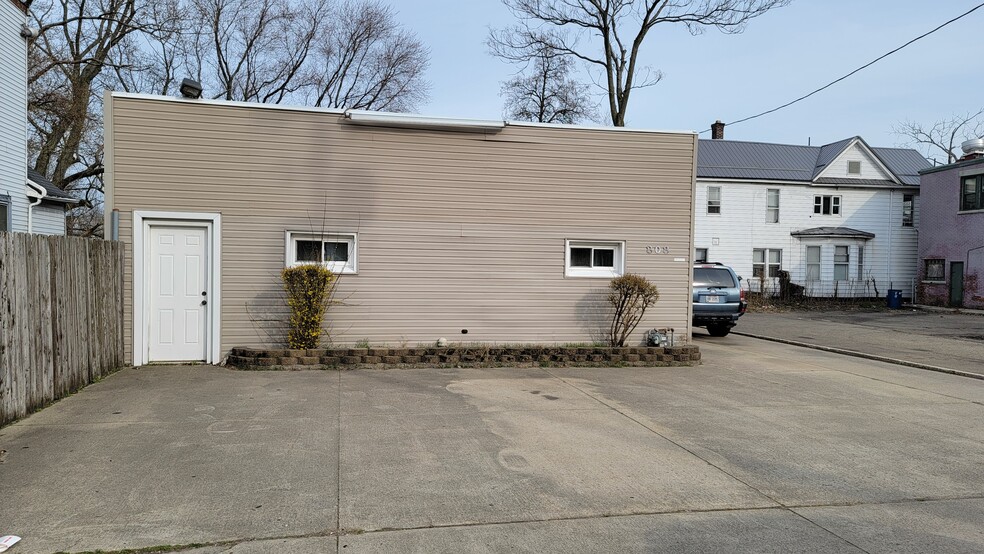 808 18th St, Erie, PA for lease - Building Photo - Image 2 of 14