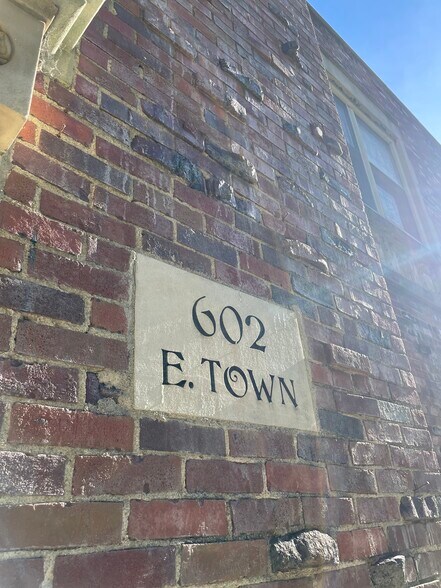 602 E Town St, Columbus, OH à vendre - Photo du bâtiment - Image 3 de 8