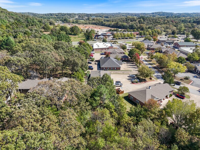 2786 E Millennium Dr, Fayetteville, AR à louer - Photo du bâtiment - Image 2 de 12