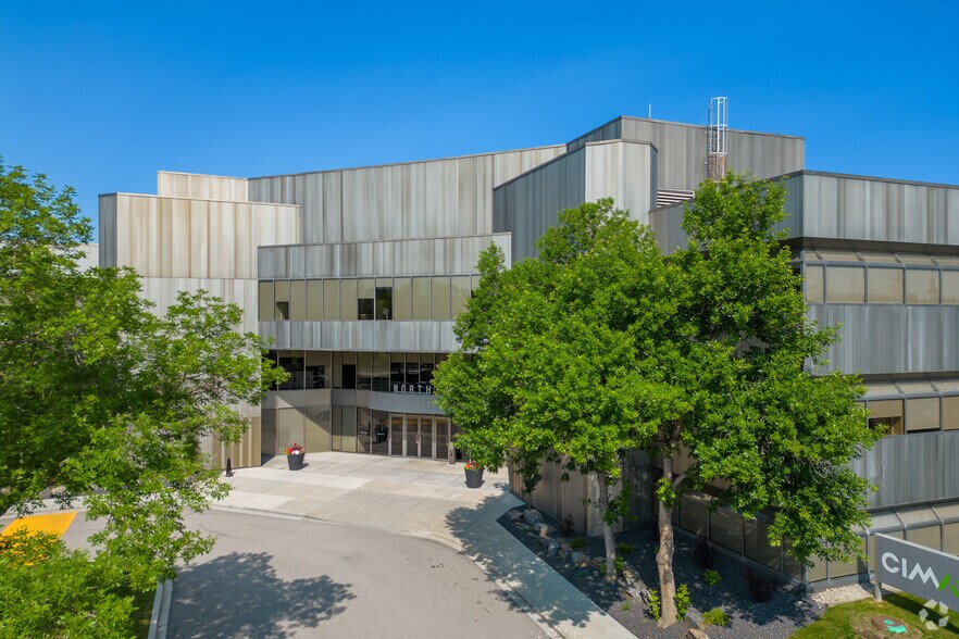 6815 8th St NE, Calgary, AB à louer - Photo du bâtiment - Image 2 de 8