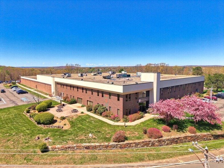 84 Progress Ln, Waterbury, CT for lease - Building Photo - Image 2 of 2