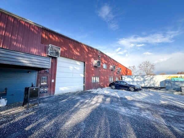 823 Ferry Rd, Charlotte, VT à vendre - Photo du bâtiment - Image 3 de 8