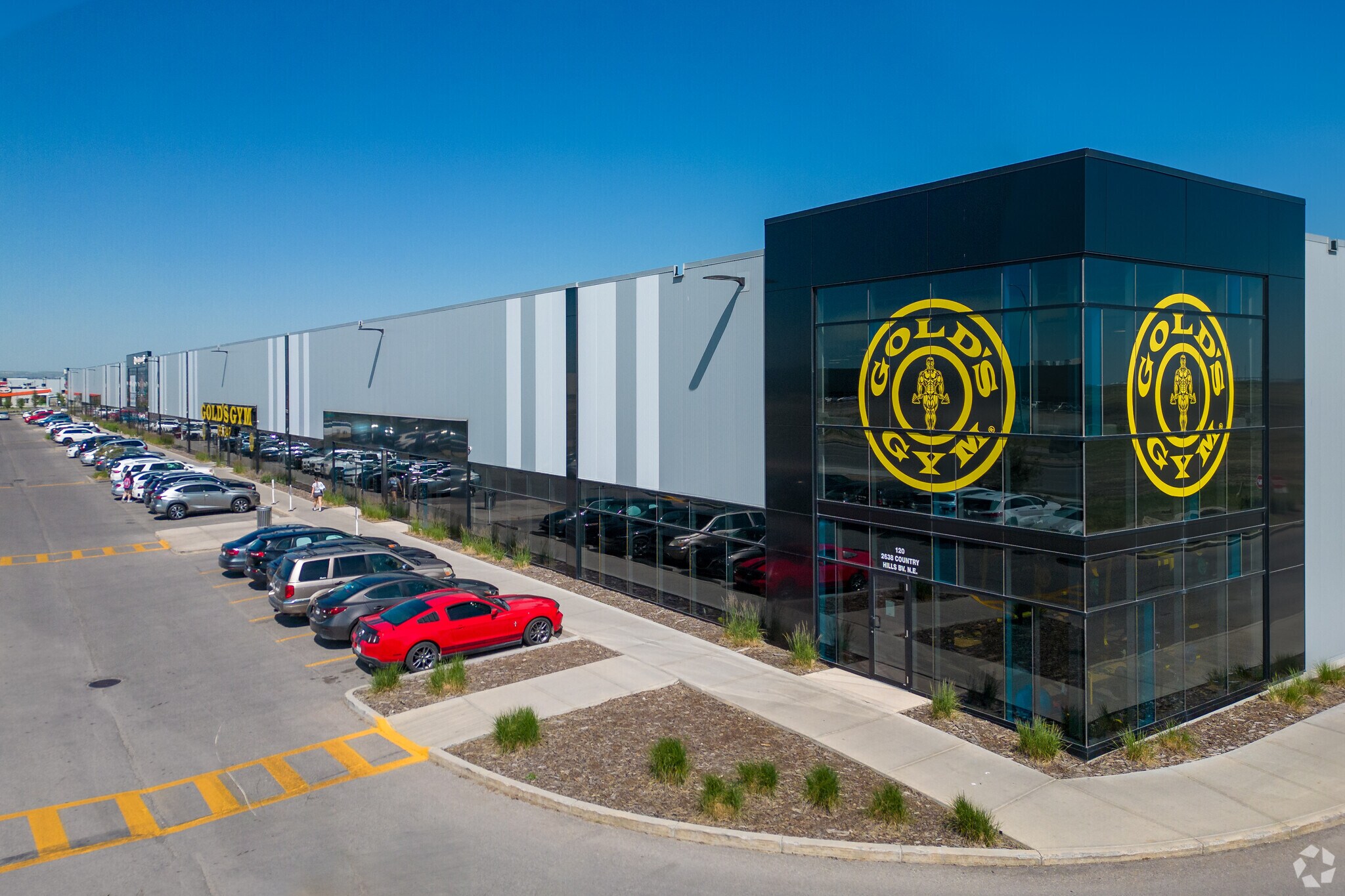 2638 Country Hills Blvd, Calgary, AB for sale Primary Photo- Image 1 of 1