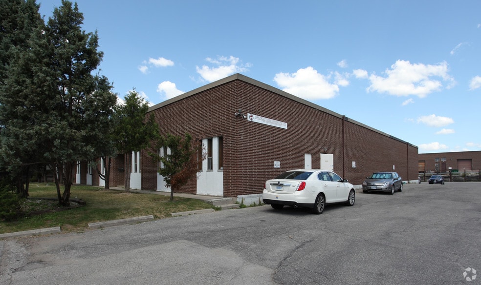 184-188 Limestone Cres, Toronto, ON for lease - Building Photo - Image 2 of 2