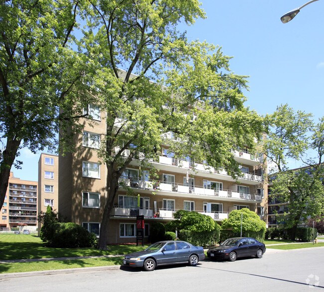 2 Grandstand Pl, Toronto, ON à vendre - Photo du bâtiment - Image 3 de 3