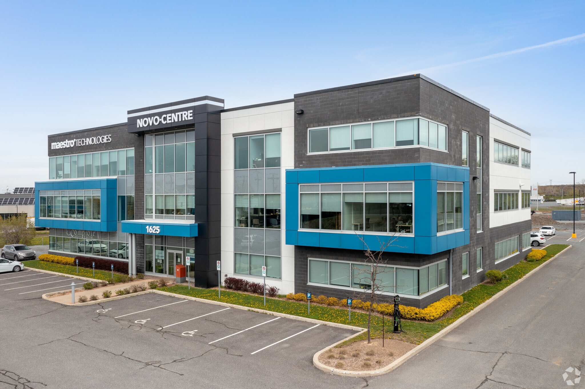 1625 Boul Lionel-Boulet, Varennes, QC for lease Primary Photo- Image 1 of 3