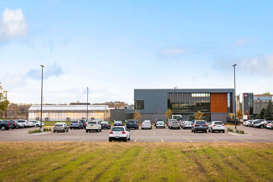 2800 Mount Ridge Rd, Roseville, MN for sale - Building Photo - Image 3 of 11