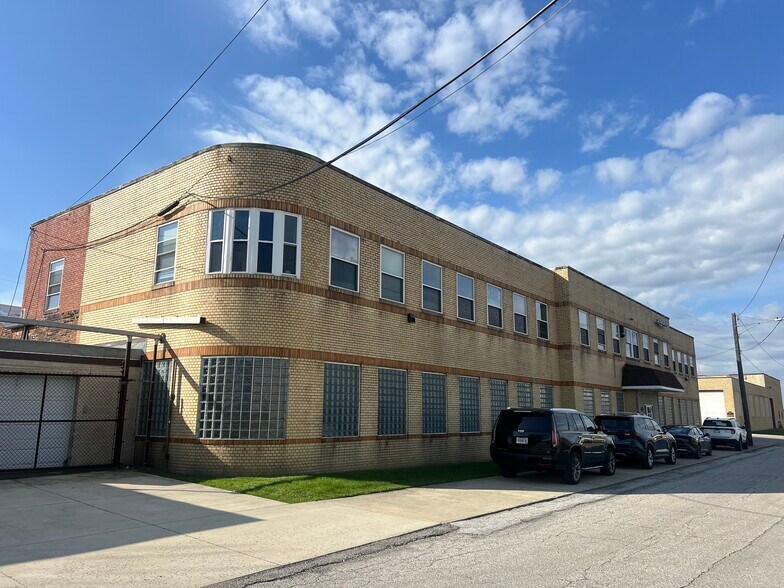 18222 Lanken Ave, Cleveland, OH à louer - Photo principale - Image 1 de 7