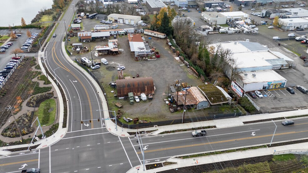 2615 22nd St SE, Salem, OR à vendre - Photo du bâtiment - Image 2 de 4