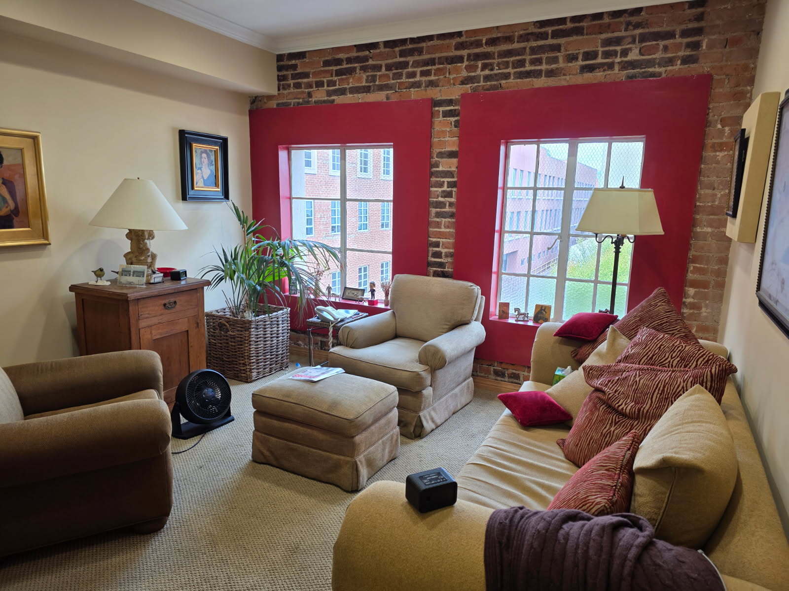 9615 Brighton Way, Beverly Hills, CA for lease Interior Photo- Image 1 of 3