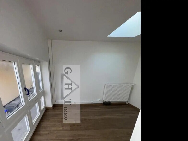 Bureau dans Ivry-sur-Seine à louer - Photo du bâtiment - Image 3 de 9