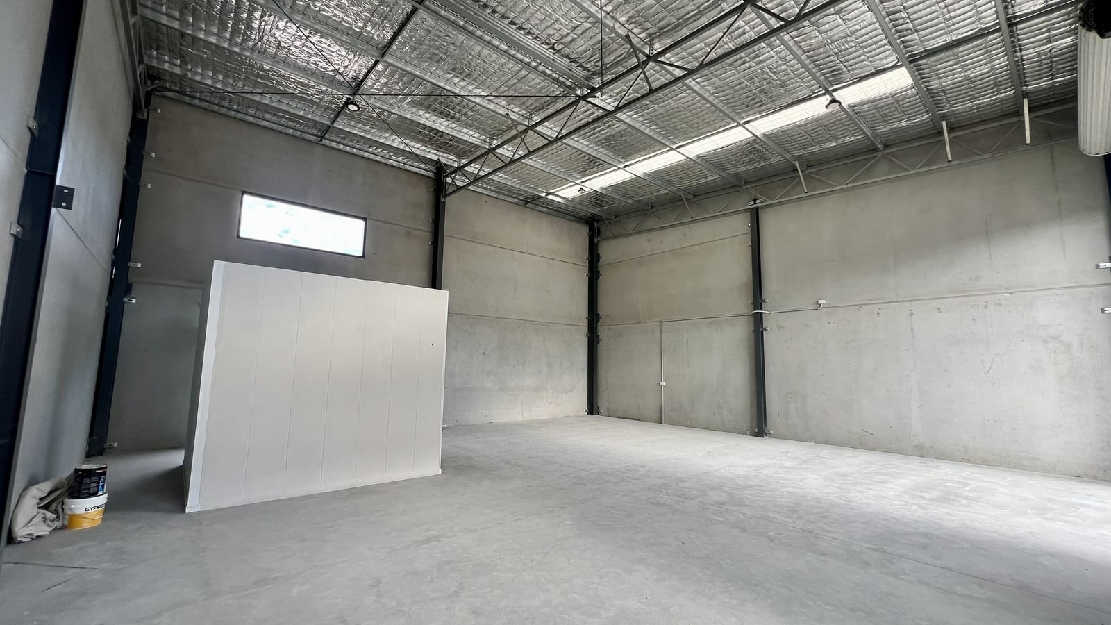 20 Donaldson St, Wyong, NSW 2259 - Unité 2 -  - Photo intérieure - Image 2 of 6