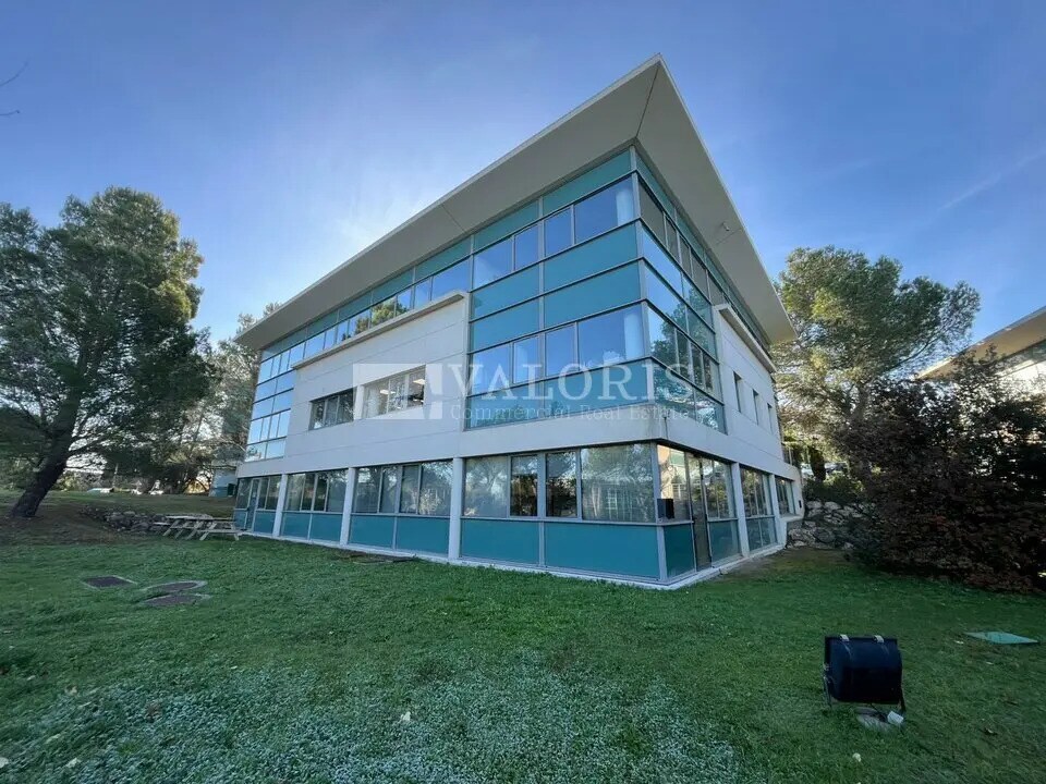 Office in Aix-en-Provence for lease Building Photo- Image 1 of 11