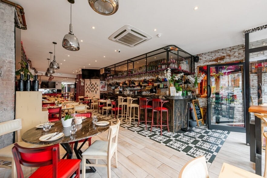 119 Stroud Green Rd, London for lease - Interior Photo - Image 2 of 4