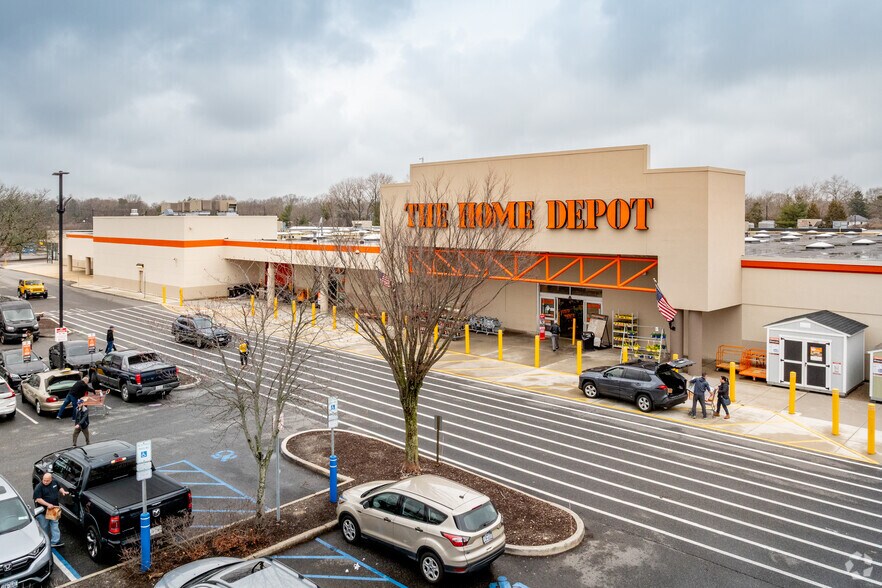 5025 Jericho Tpke, Commack, NY à louer - Photo principale - Image 1 de 6