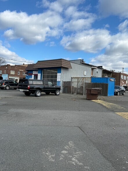 235 Hamilton Blvd, South Plainfield, NJ à vendre - Photo du bâtiment - Image 2 de 5