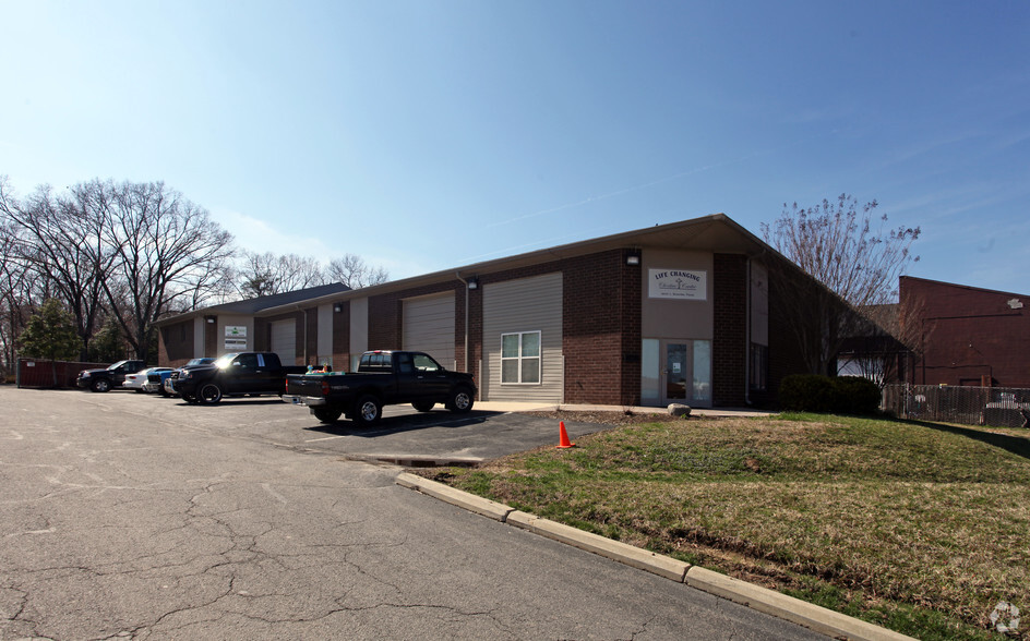 10453-10465 Theodore Green Blvd, White Plains, MD for sale - Primary Photo - Image 1 of 1