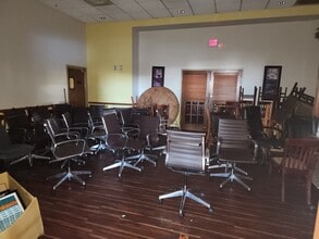 1780 Stonegate Center Dr, Burlington, IA for lease Interior Photo- Image 2 of 6