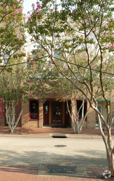 9 E Queens Way, Hampton, VA à vendre - Photo du bâtiment - Image 3 de 4