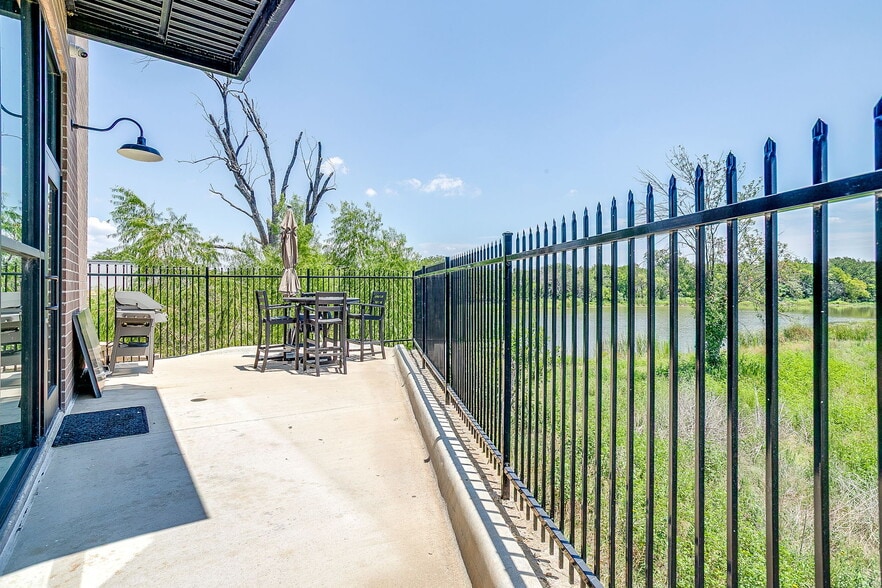 4451 Dale Earnhardt Way, Northlake, TX à louer - Photo intérieure - Image 2 de 36