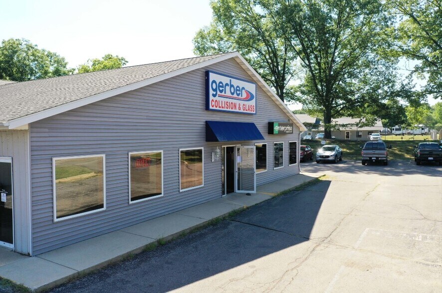 291 12th St, Plainwell, MI à vendre - Photo du bâtiment - Image 3 de 9