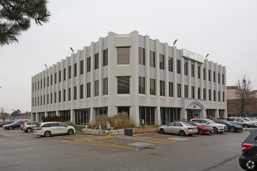 245 Yorkland Blvd, Toronto, ON for sale - Primary Photo - Image 1 of 1