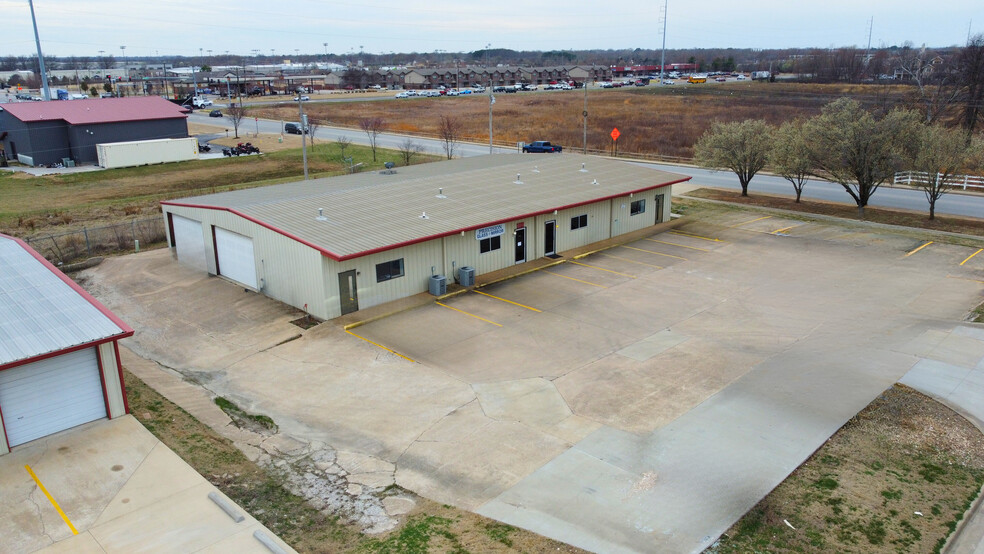 1724 Acorn Dr, Rogers, AR for lease - Building Photo - Image 2 of 6