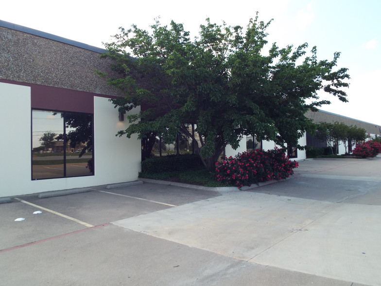 4901-4909 Blue Mound Rd, Fort Worth, TX for lease - Building Photo - Image 2 of 8