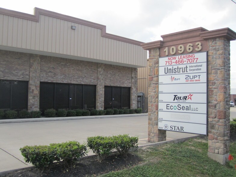 10963 Cutten Rd, Houston, TX à louer - Photo du bâtiment - Image 3 de 4