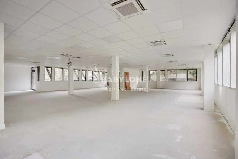 Office in Malakoff for lease - Interior Photo - Image 3 of 13