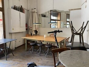 Retail in Barcelona, Barcelona for lease Interior Photo- Image 2 of 4