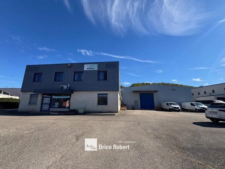 13 Rue De La Pierre Millière, Saint-Quentin-Fallavier à vendre - Photo du bâtiment - Image 2 de 7