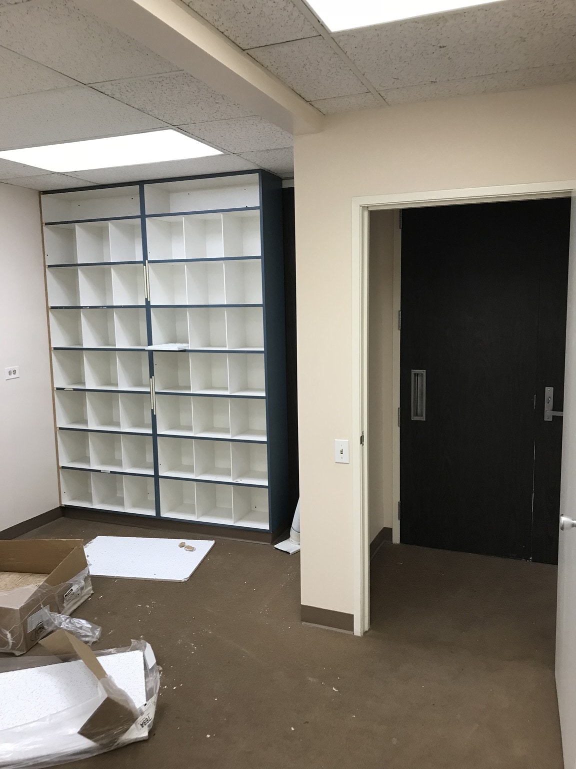 15243 Vanowen St, Van Nuys, CA for lease Interior Photo- Image 1 of 10