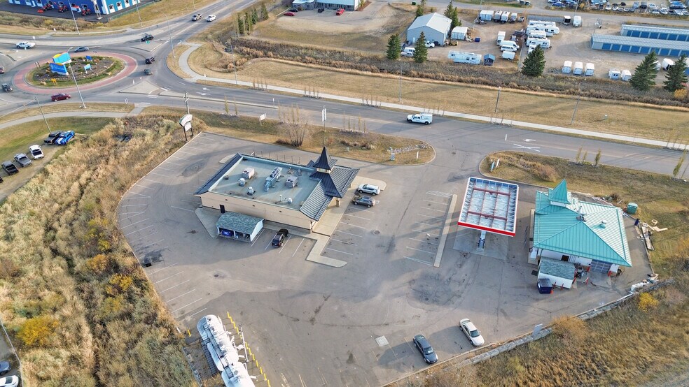 3 AB-11A, Sylvan Lake, AB à vendre - Aérien - Image 3 de 6