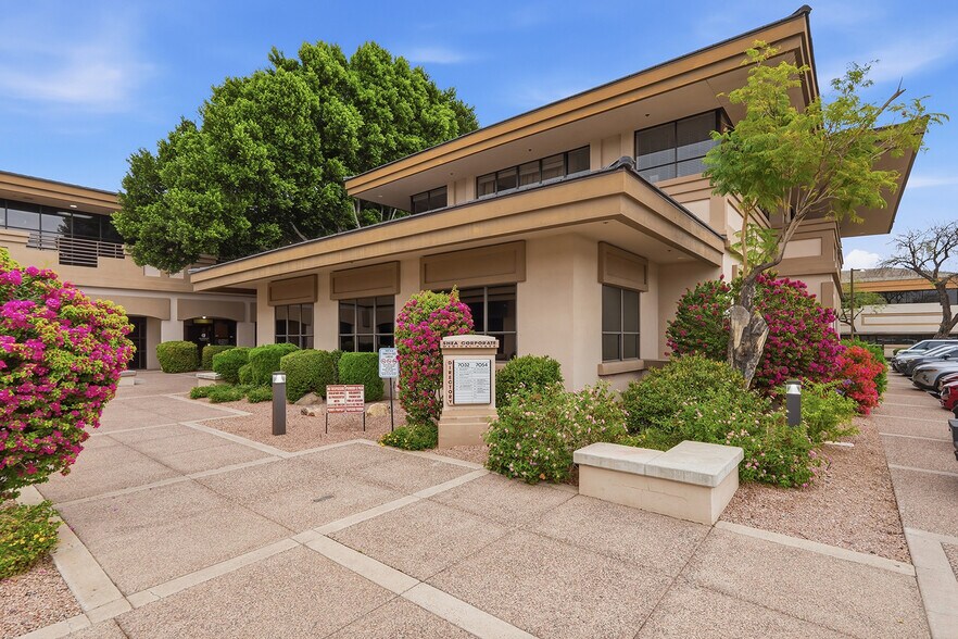 7032-7054 E Cochise Rd, Scottsdale, AZ à louer - Photo du bâtiment - Image 3 de 33