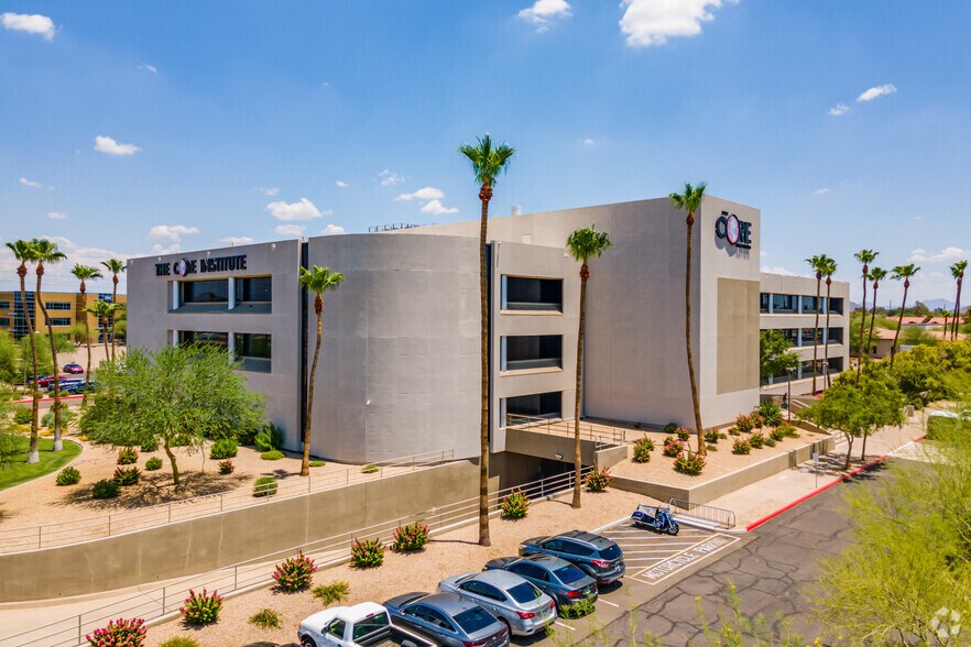18444 N 25th Ave, Phoenix, AZ à louer - Photo du bâtiment - Image 2 de 8