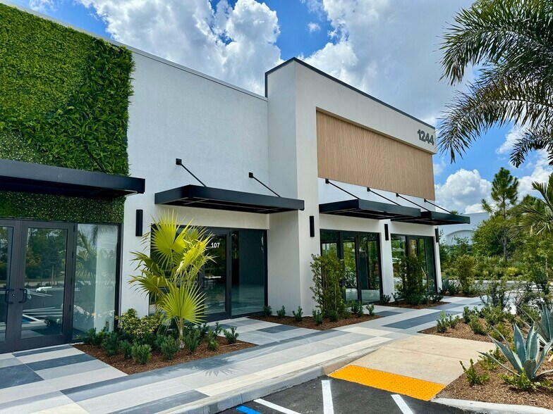 1250 SW Gatlin Blvd, Port Saint Lucie, FL à louer - Photo du bâtiment - Image 3 de 10