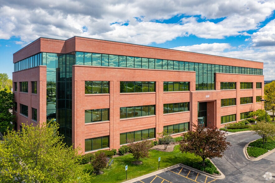 2250 Point Blvd, Elgin, IL à louer - Photo du bâtiment - Image 3 de 4