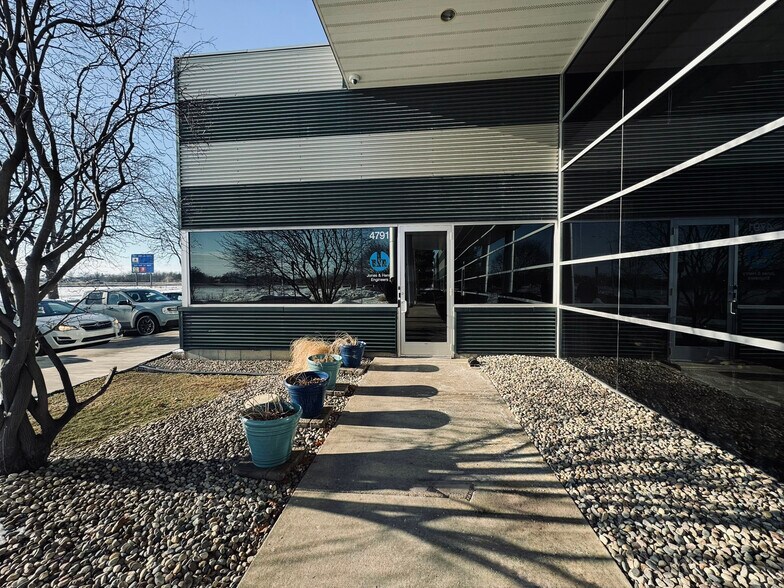 4775 Campus Dr, Kalamazoo, MI à louer - Photo du bâtiment - Image 3 de 13