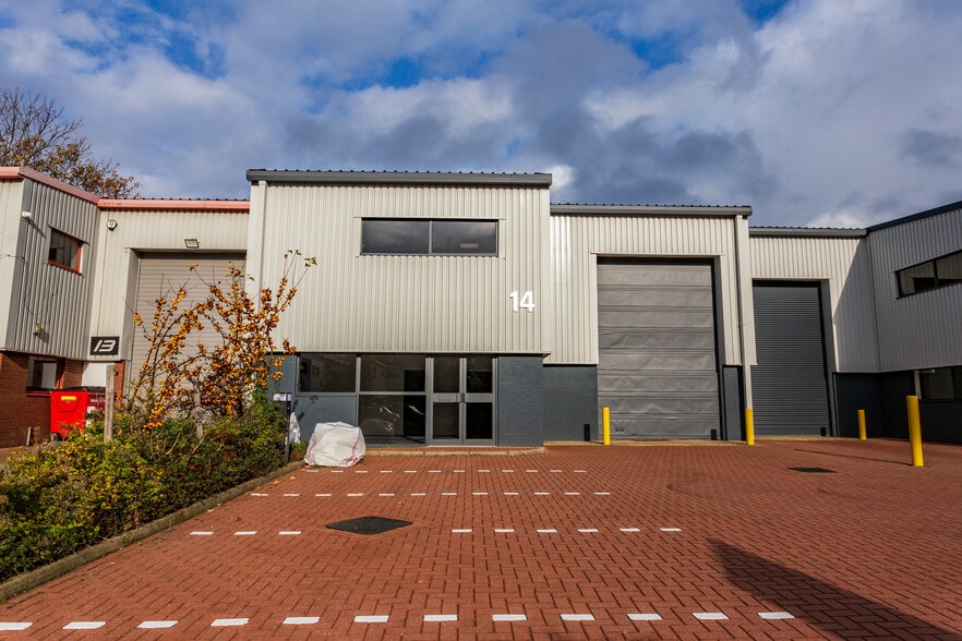 St Johns Rd, Isleworth for lease - Building Photo - Image 3 of 13