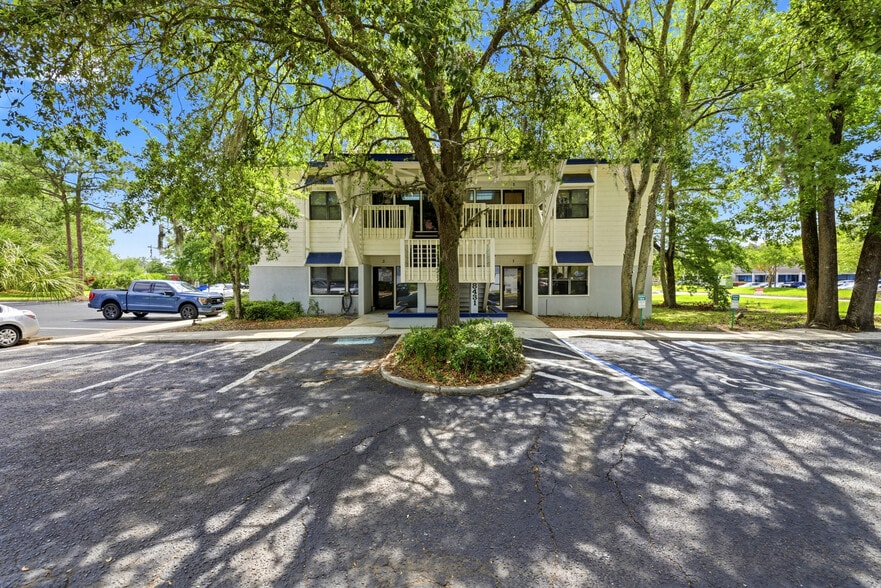 8431 Baymeadows Way, Jacksonville, FL à louer - Photo du bâtiment - Image 2 de 31