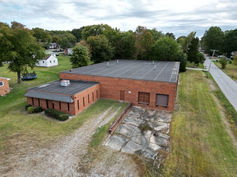 900 Baker Rd, High Point, NC for sale - Building Photo - Image 1 of 16