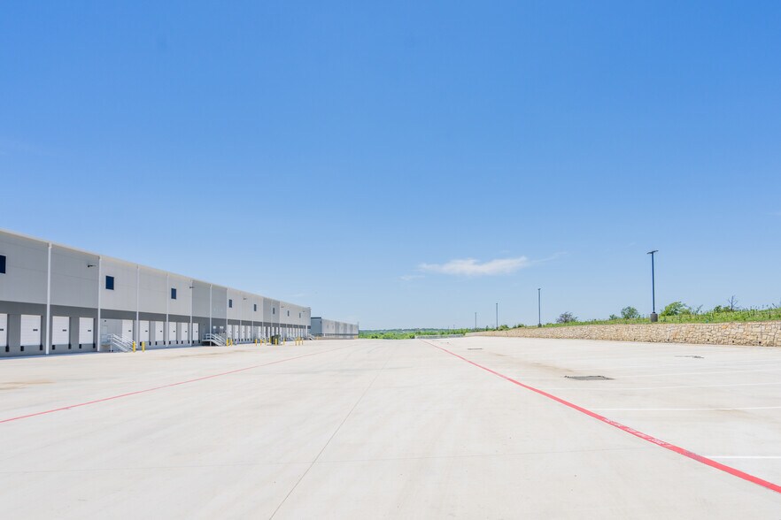 McAngus Rd & TX 130, Del Valle, TX à louer - Photo du bâtiment - Image 1 de 17