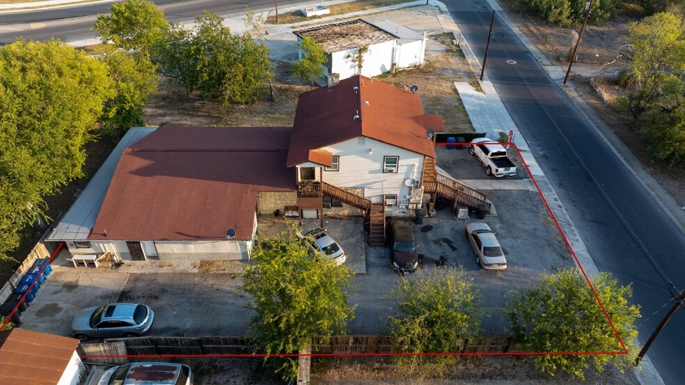 563 SW 39th St, San Antonio, TX à vendre - Photo du bâtiment - Image 3 de 11