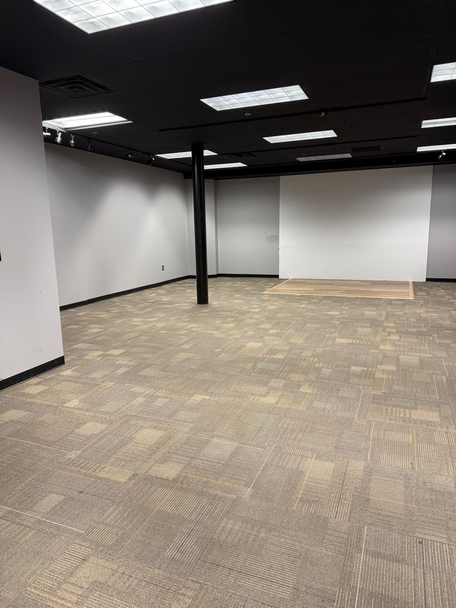 208 Court Ave NW, Canton, OH à louer Photo intérieure- Image 1 de 2