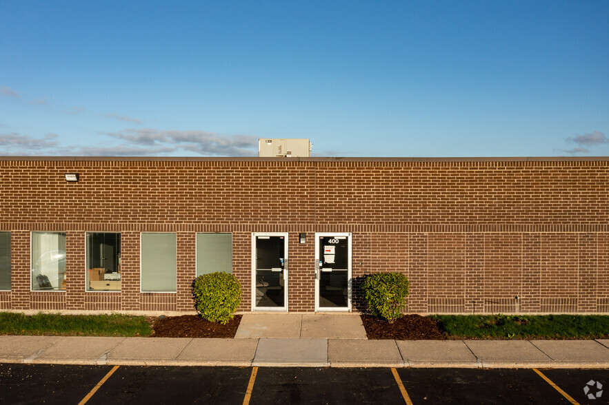 400-420 Eisenhower Ln N, Lombard, IL for lease - Building Photo - Image 2 of 3