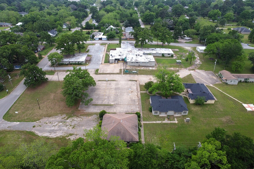 707 N Waldrip St, Grand Saline, TX à vendre - Photo du bâtiment - Image 3 de 35